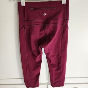 Lululemon Cropped legging in magenta Size 4